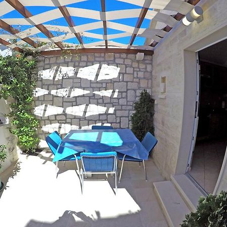 Apartments Ivic Бол Екстер'єр фото
