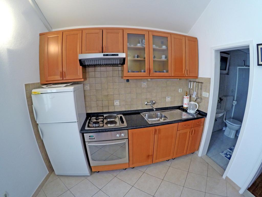 Apartments Ivic Бол Екстер'єр фото