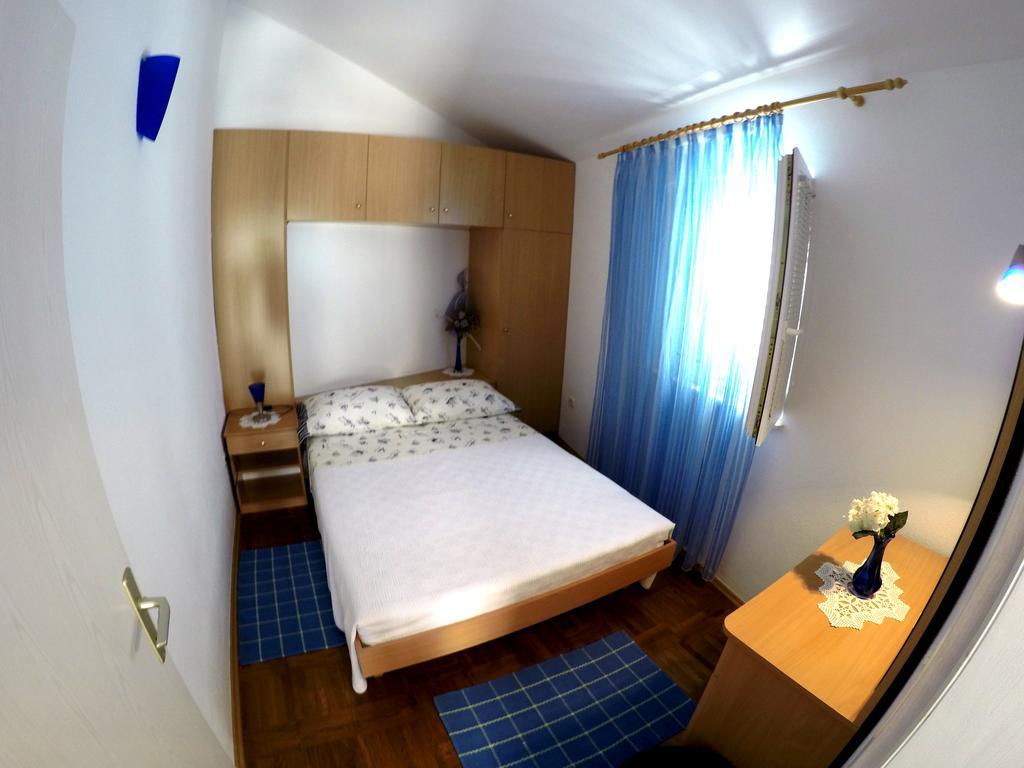 Apartments Ivic Бол Екстер'єр фото