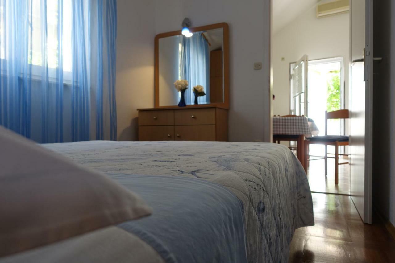 Apartments Ivic Бол Екстер'єр фото