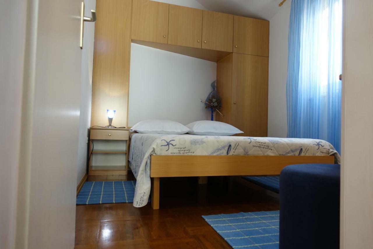 Apartments Ivic Бол Екстер'єр фото