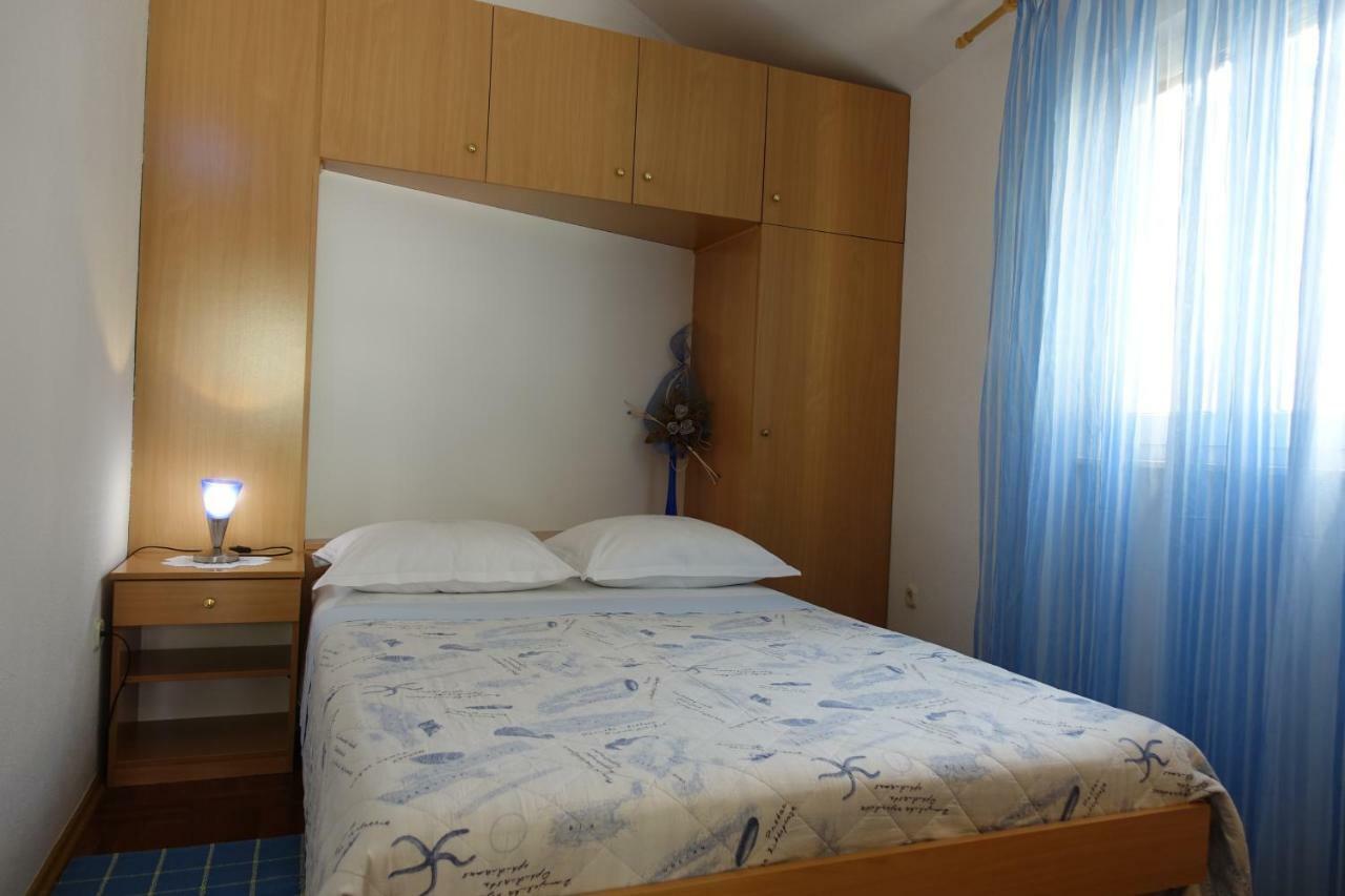 Apartments Ivic Бол Екстер'єр фото